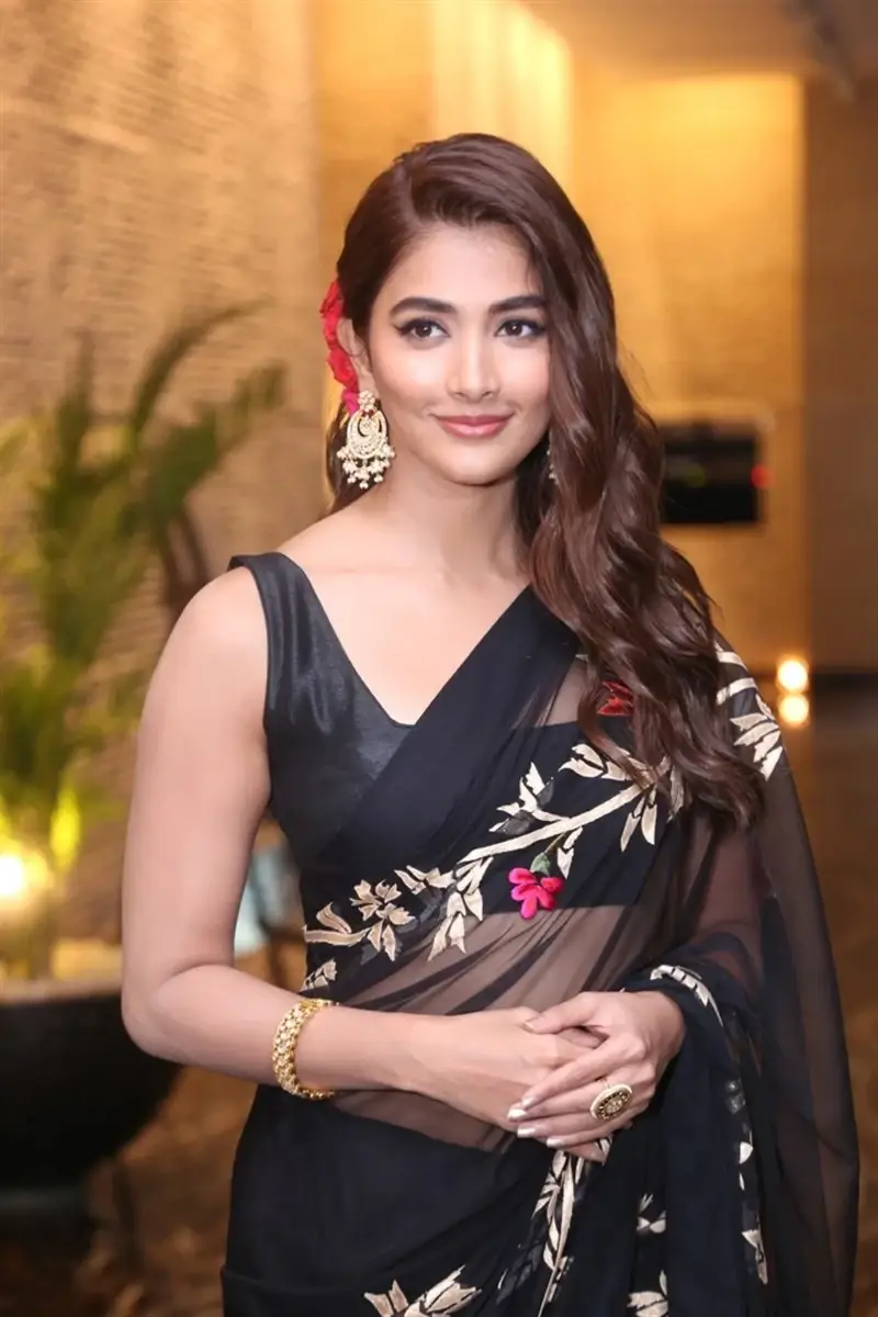 INDIAN ACTRESS POOJA HEGDE IN BLACK SAREE AT MOVIE PRE RELEASE 4